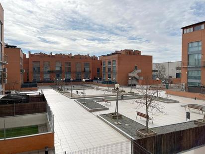 Vista exterior de Dúplex en venda en Alcorcón amb Aire condicionat, Calefacció i Terrassa