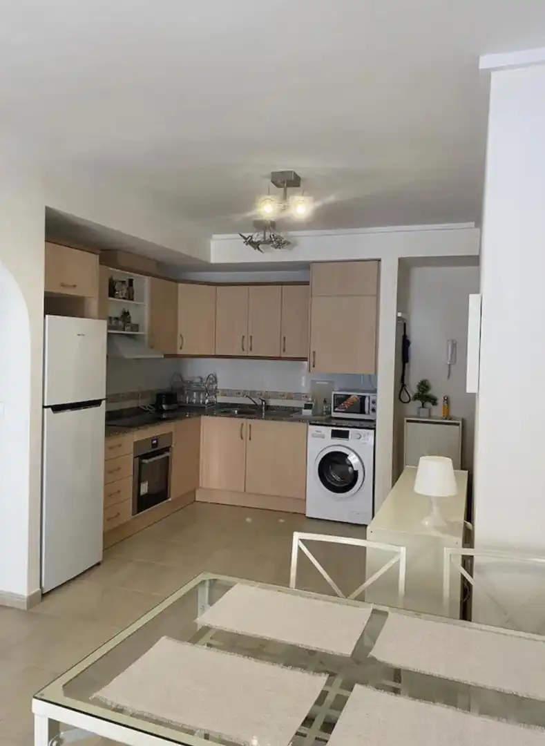 Cuina de Apartament de lloguer en Los Alcázares amb Aire condicionat, Calefacció i Piscina