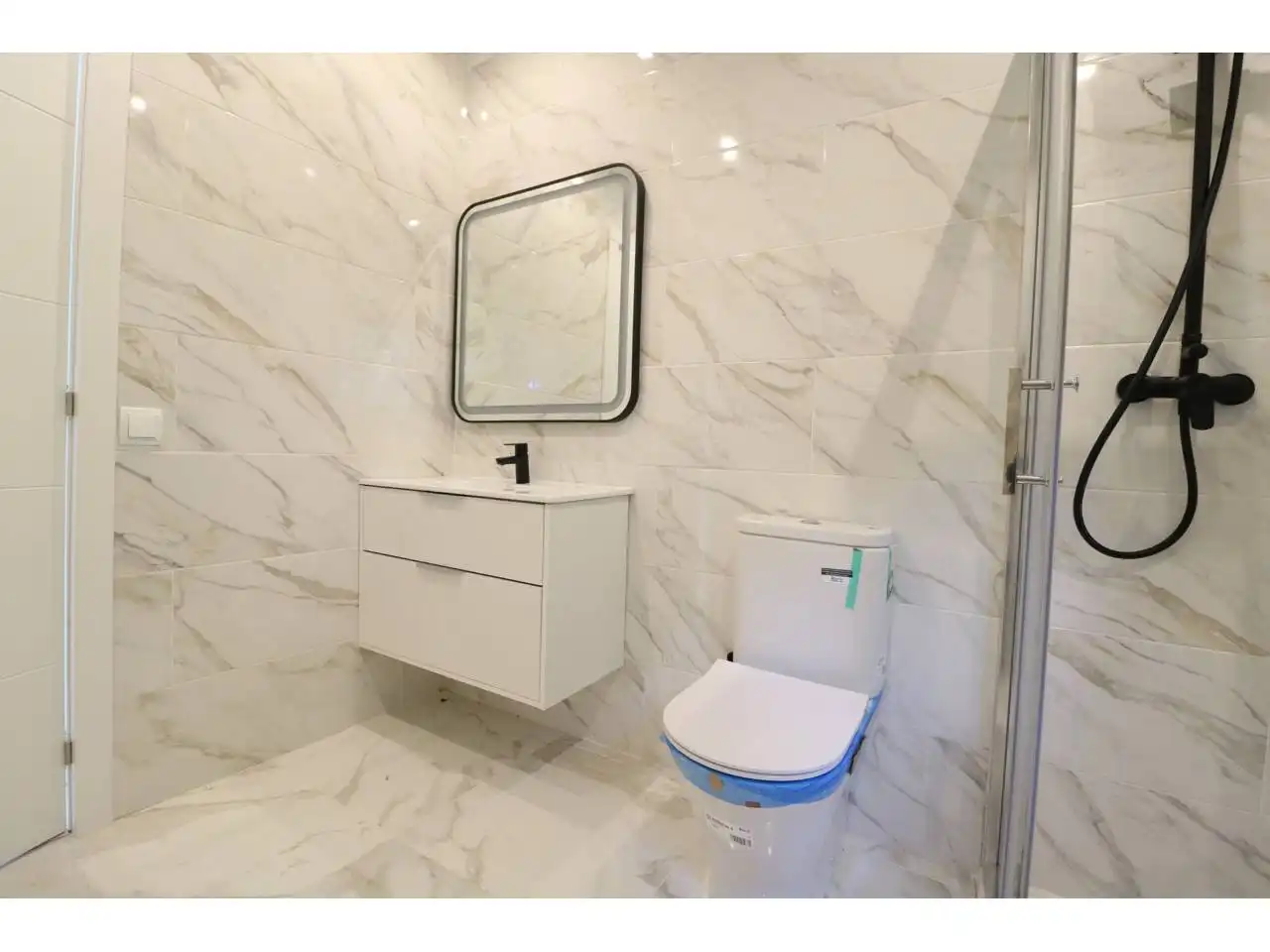 Bathroom of Houses for sale in Sant Cugat del Vallès  with Private garden, Terrace and Swimming Pool