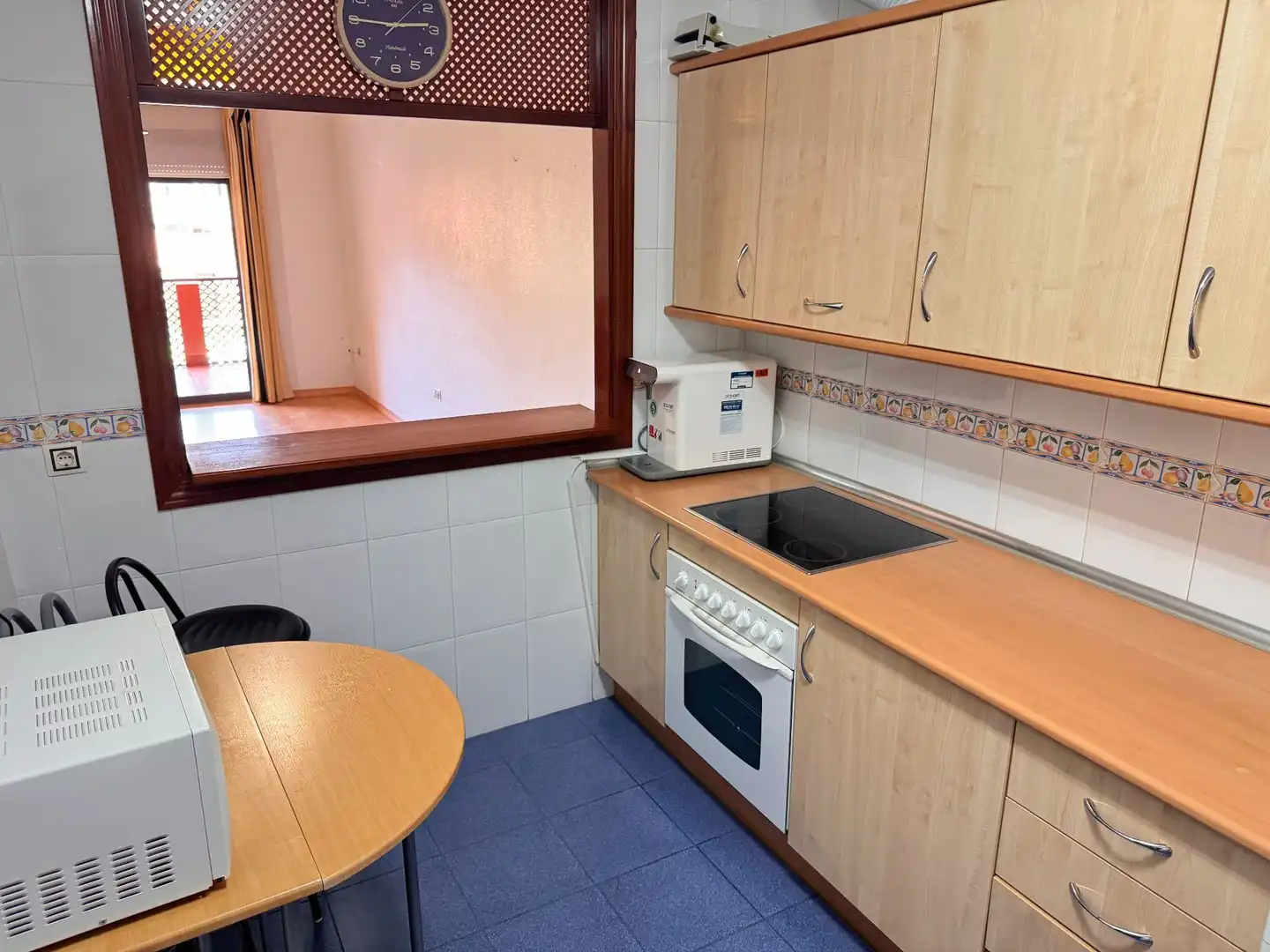 Cuina de Apartament en venda en Roquetas de Mar amb Aire condicionat, Terrassa i Piscina comunitària