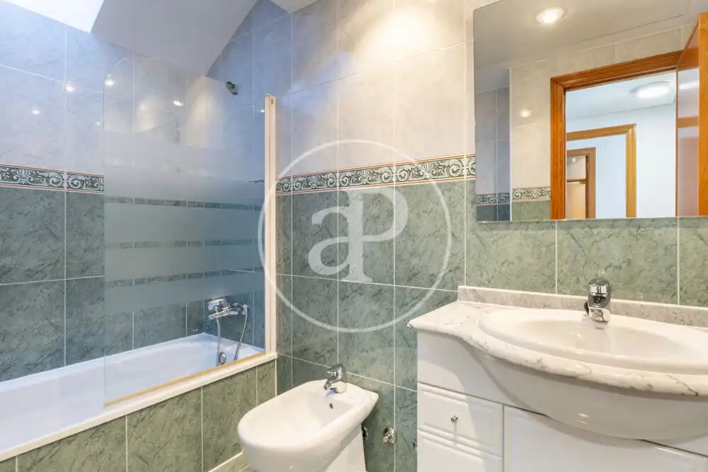 Baño de Ático de alquiler en Bétera con Aire acondicionado, Calefacción y Jardín privado