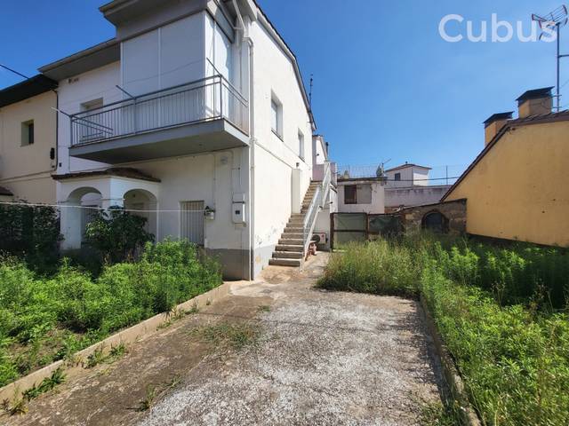 Casa adosada en Venta en Olot