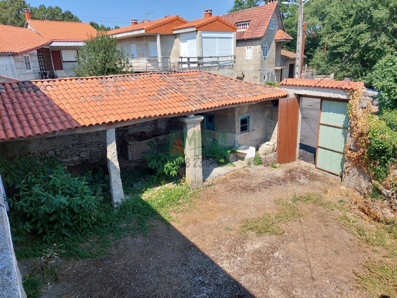 Country house for sale in Amoeiro