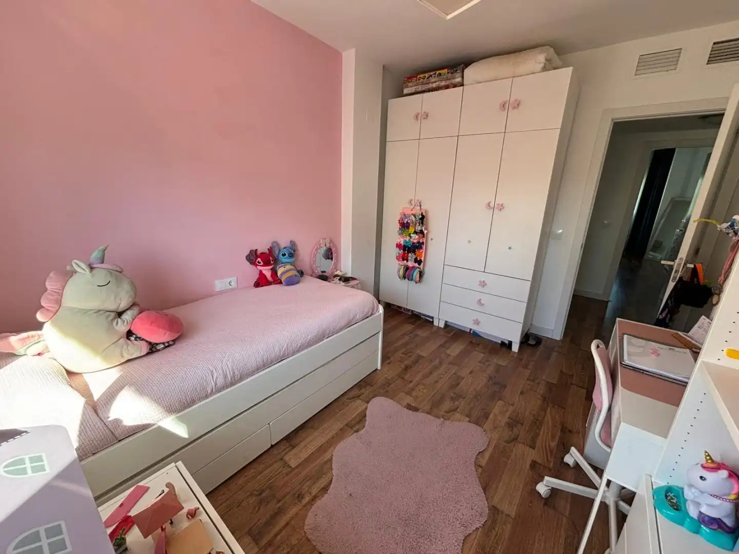 Habitación de Casa adosada en venta en Bormujos con Aire acondicionado, Terraza y Trastero