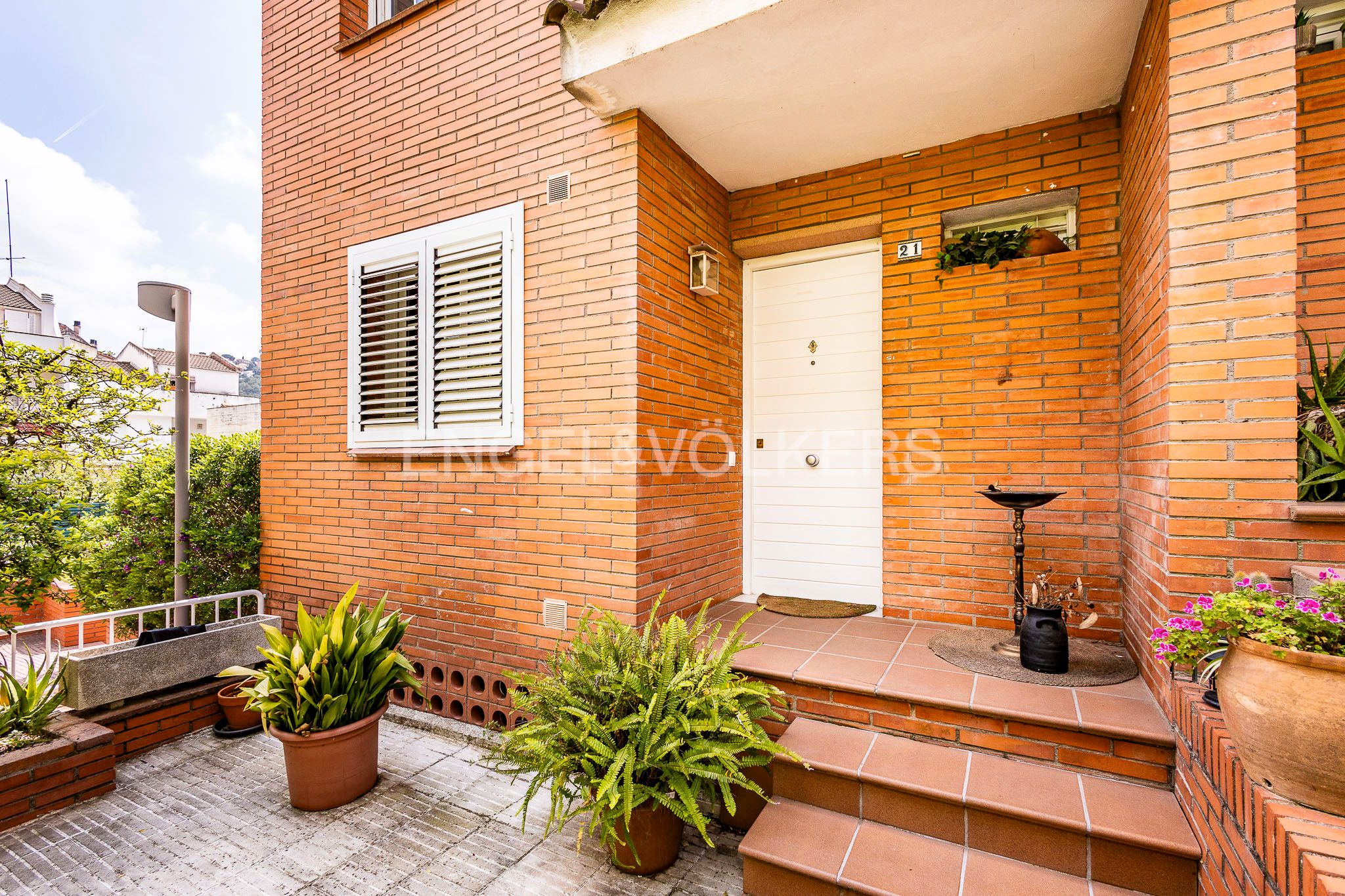 Vista exterior de Casa o xalet en venda en Corbera de Llobregat amb Aire condicionat, Calefacció i Jardí privat