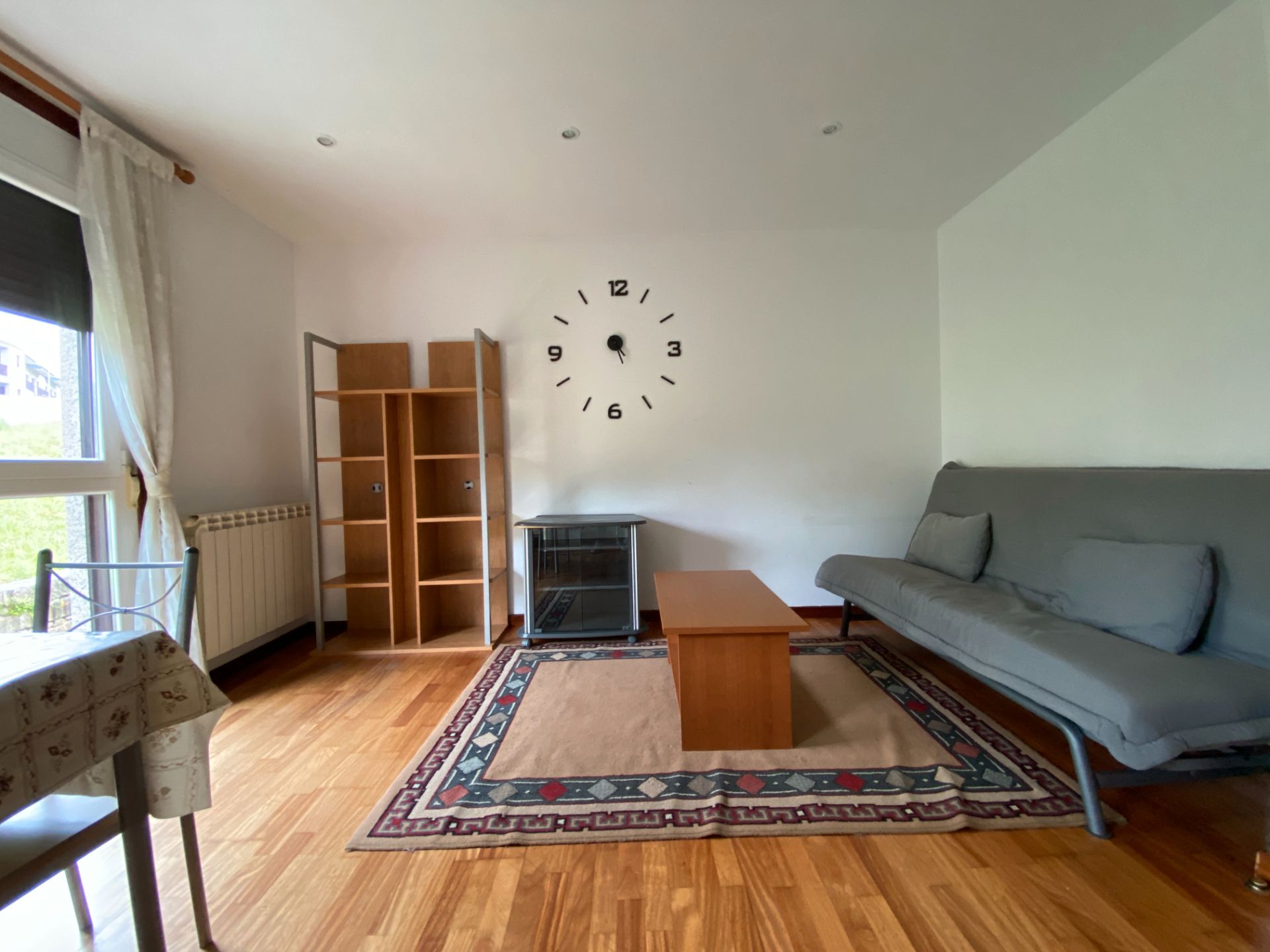 Sala de estar de Piso de alquiler en Teo con Calefacción, Trastero y Amueblado