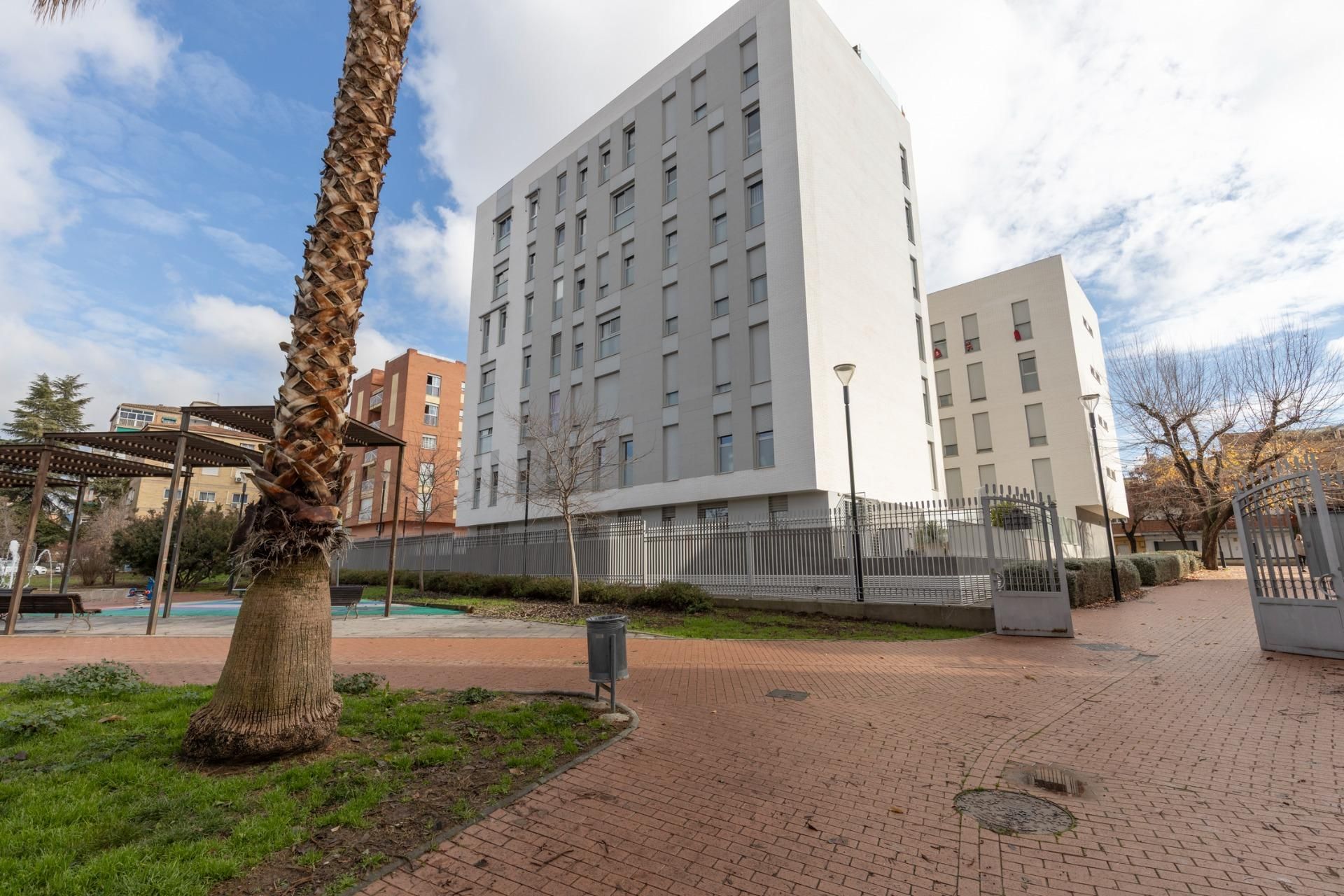 Exterior view of Flat for sale in  Granada Capital  with Air Conditioner, Heating and Private garden