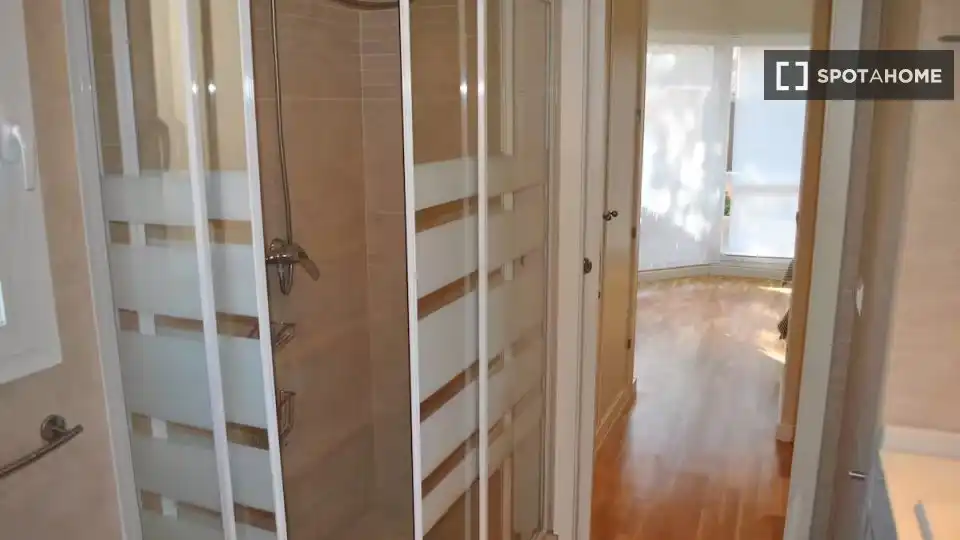 Habitación de Apartamento para compartir en Málaga con Aire acondicionado, Terraza y Amueblado