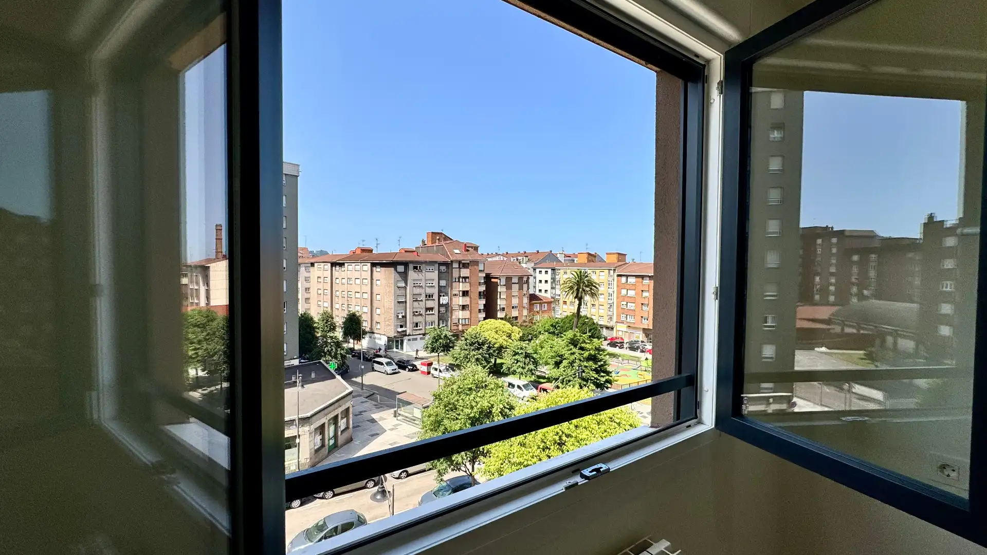 Vista exterior de Pis en venda en Gijón  amb Calefacció, Parquet i Terrassa