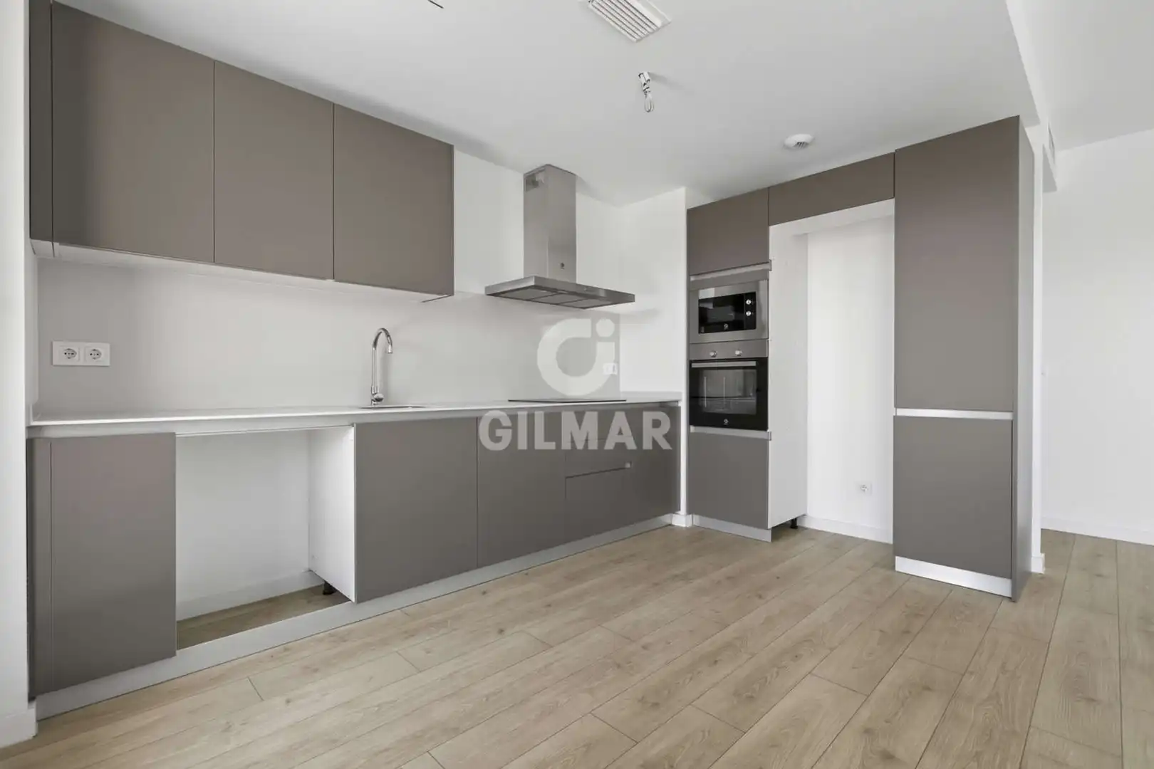 Kitchen of Ground floor for sale in Tomares  with Heating, Private garden and Storage room