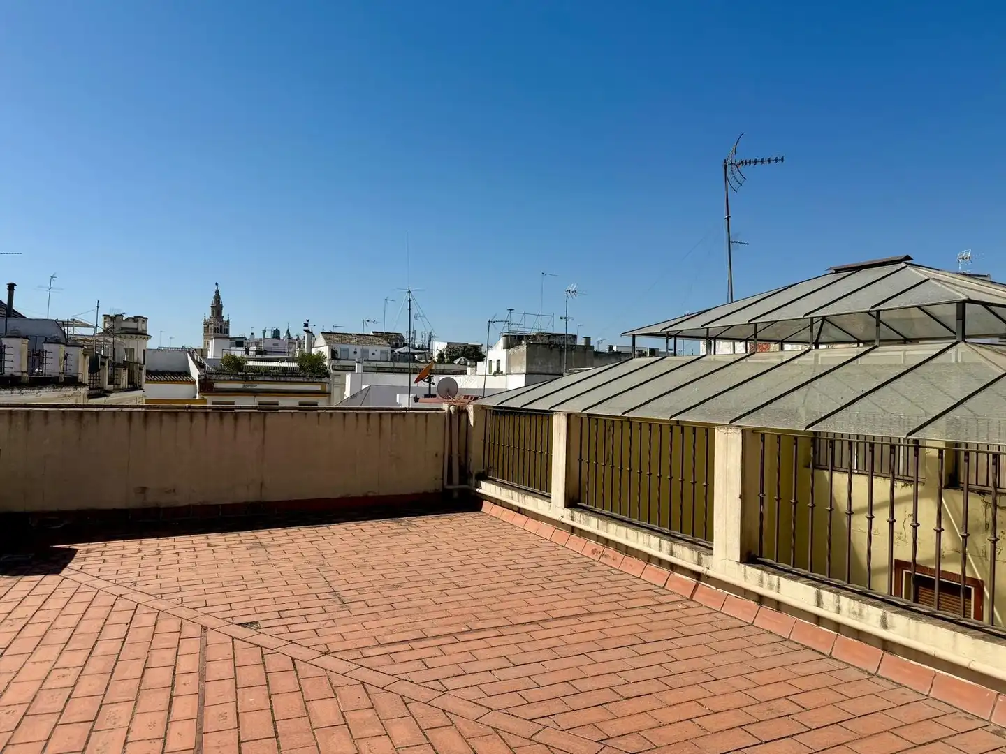 Exterior view of Flat for rent in Sevilla  with Air Conditioner, Heating and Furnished
