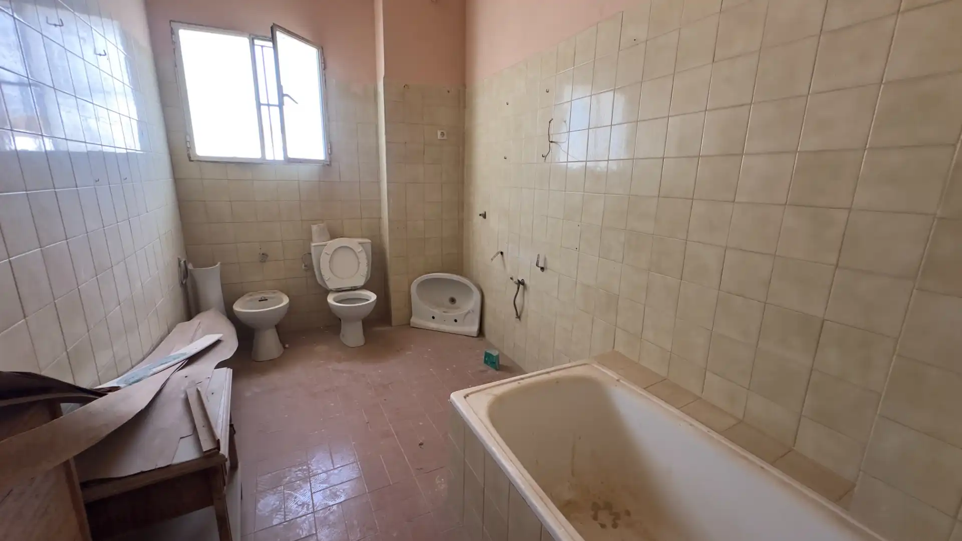 Bany de Casa o xalet en venda en Umbrete amb Terrassa, Traster i Piscina