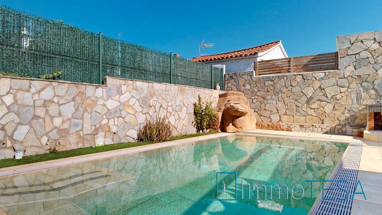Swimming pool of House or chalet for sale in Barberà del Vallès  with Heating, Private garden and Parquet flooring