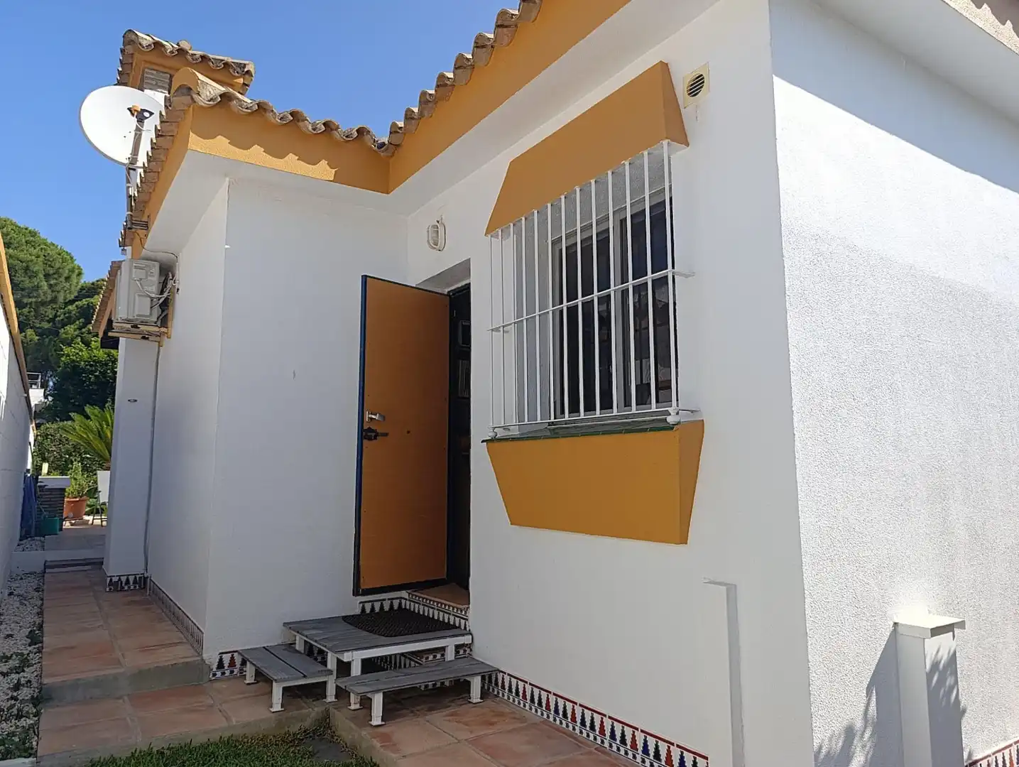 Exterior view of Houses for sale in Chiclana de la Frontera  with Air Conditioner, Heating and Private garden