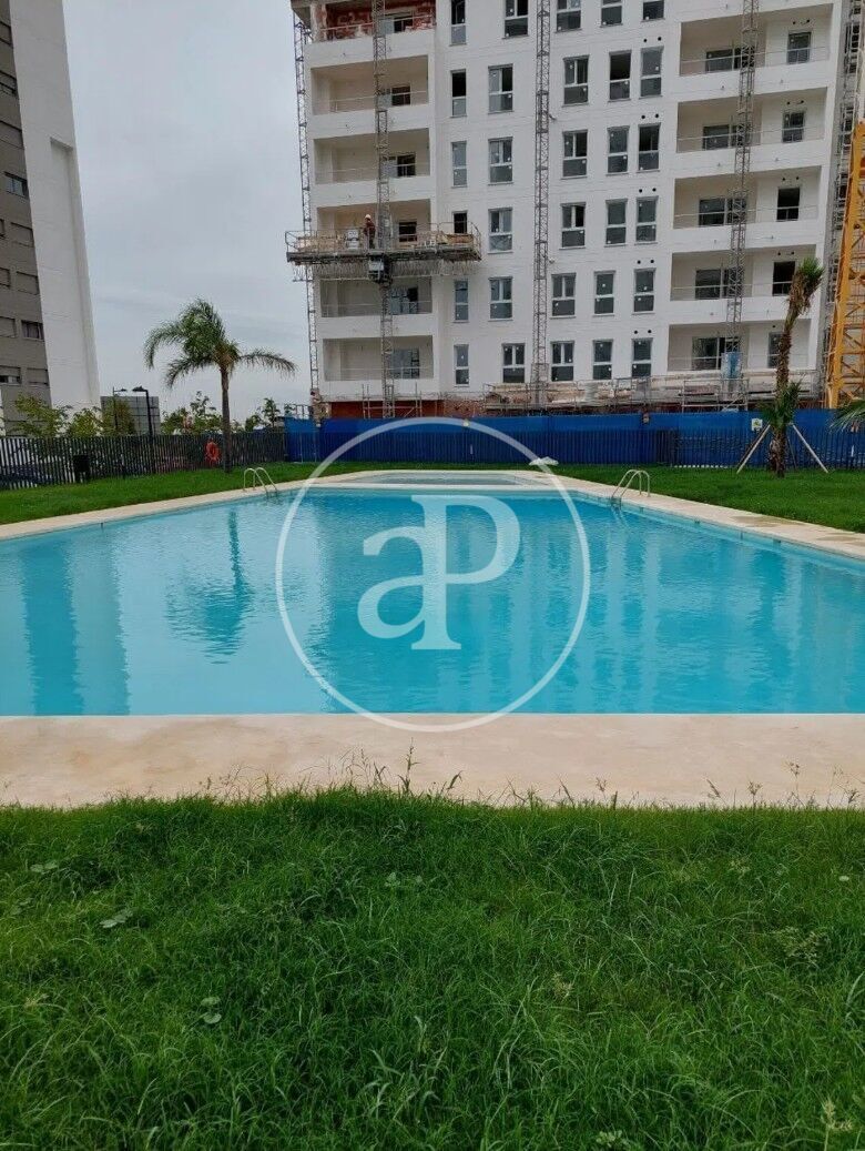 Swimming pool of Flat to rent in  Valencia Capital  with Air Conditioner, Heating and Private garden