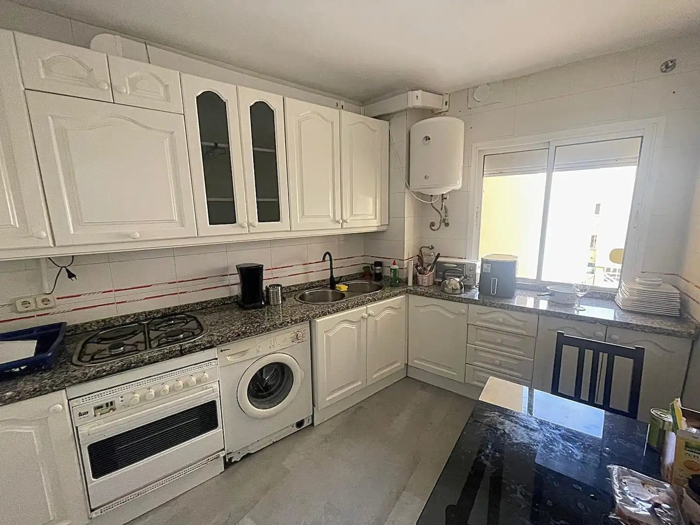 Cocina de Piso en venta en Torremolinos con Jardín privado, Terraza y Piscina comunitaria