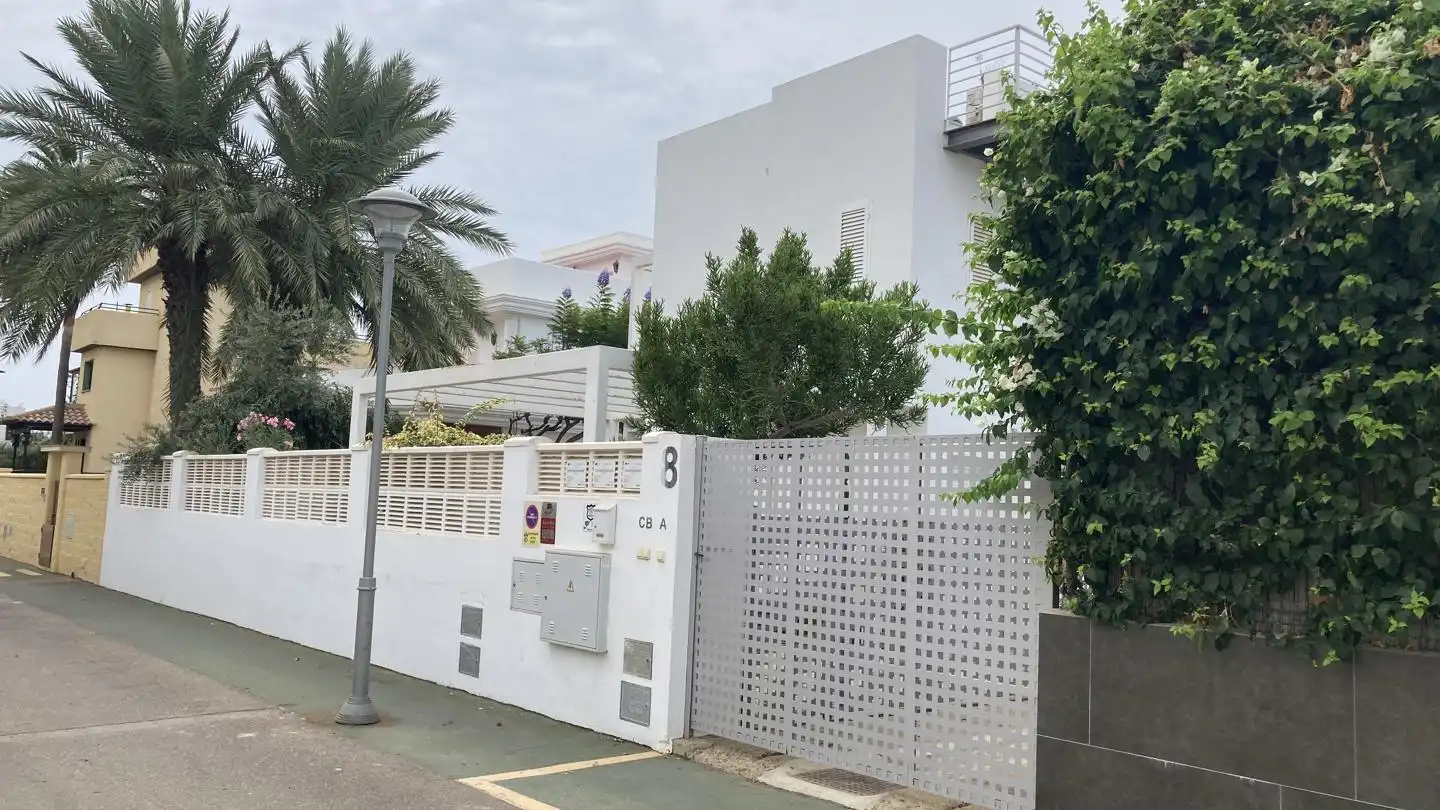 Vista exterior de Casa o xalet de lloguer en Vera amb Aire condicionat, Jardí privat i Terrassa