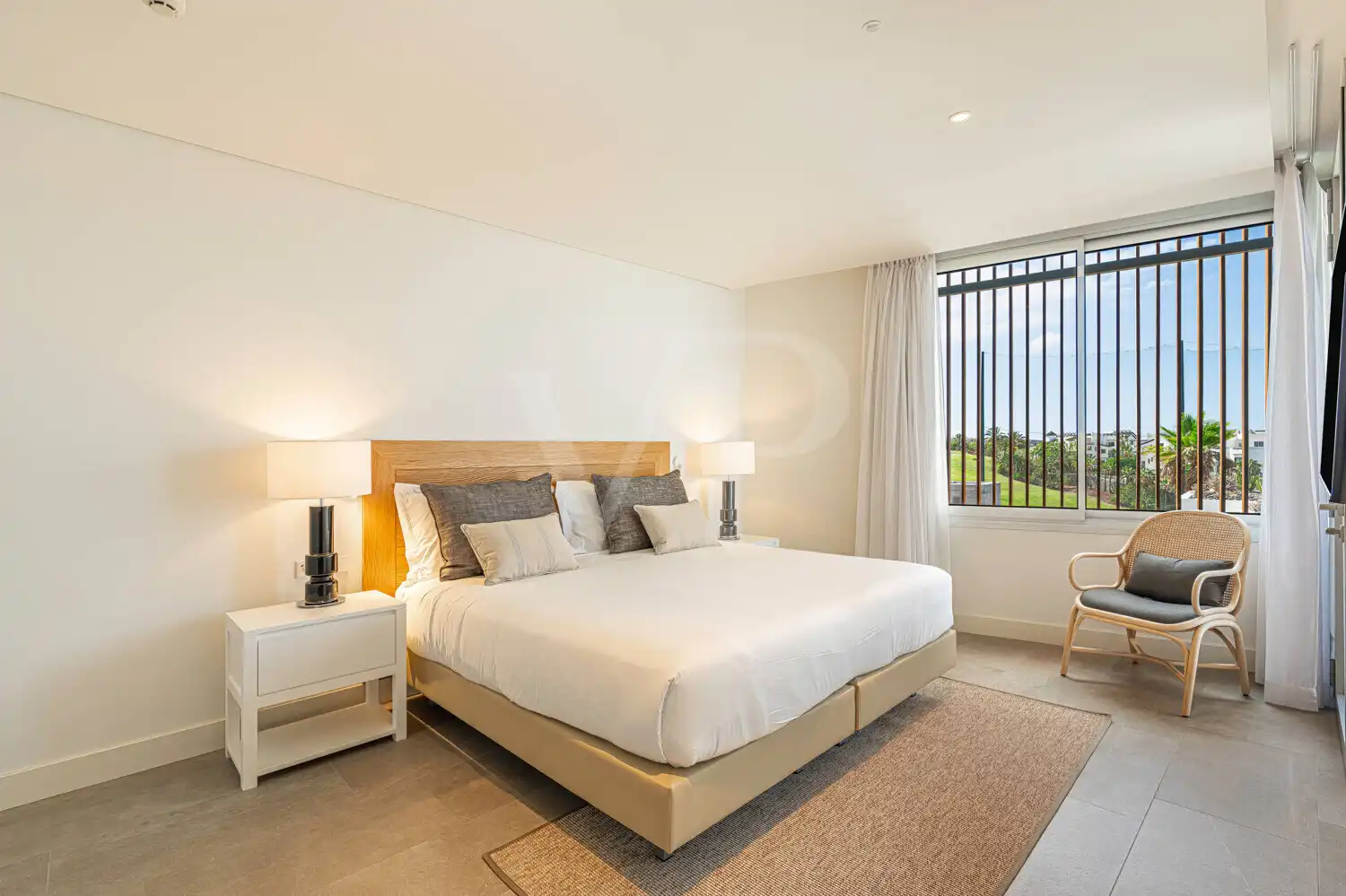 Schlafzimmer von Dachboden zum Verkauf in Guía de Isora mit Klimaanlage, Terrasse und Balkon