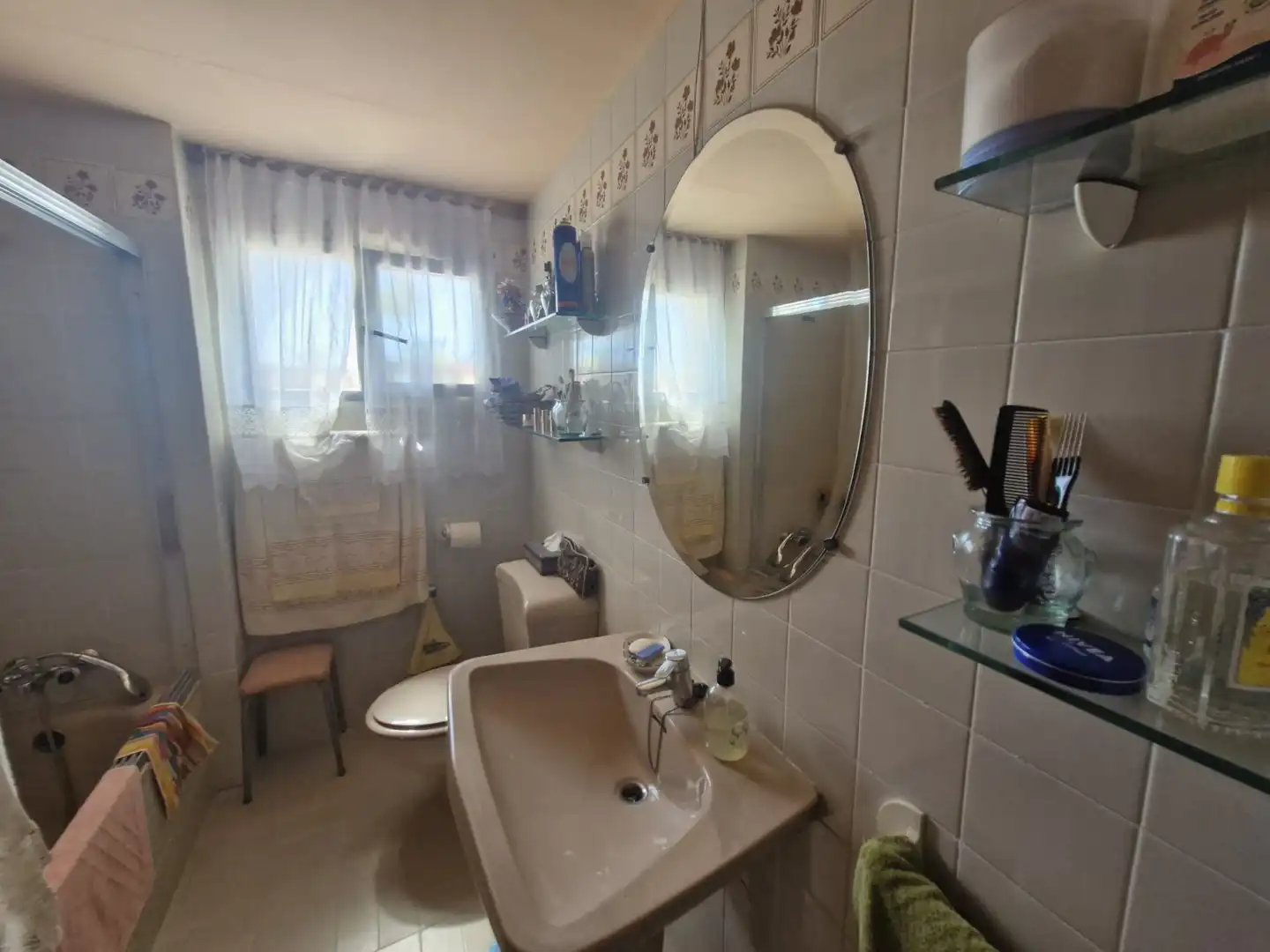 Badezimmer von Wohnung zum Verkauf in La Línea de la Concepción mit Terrasse und Möbliert