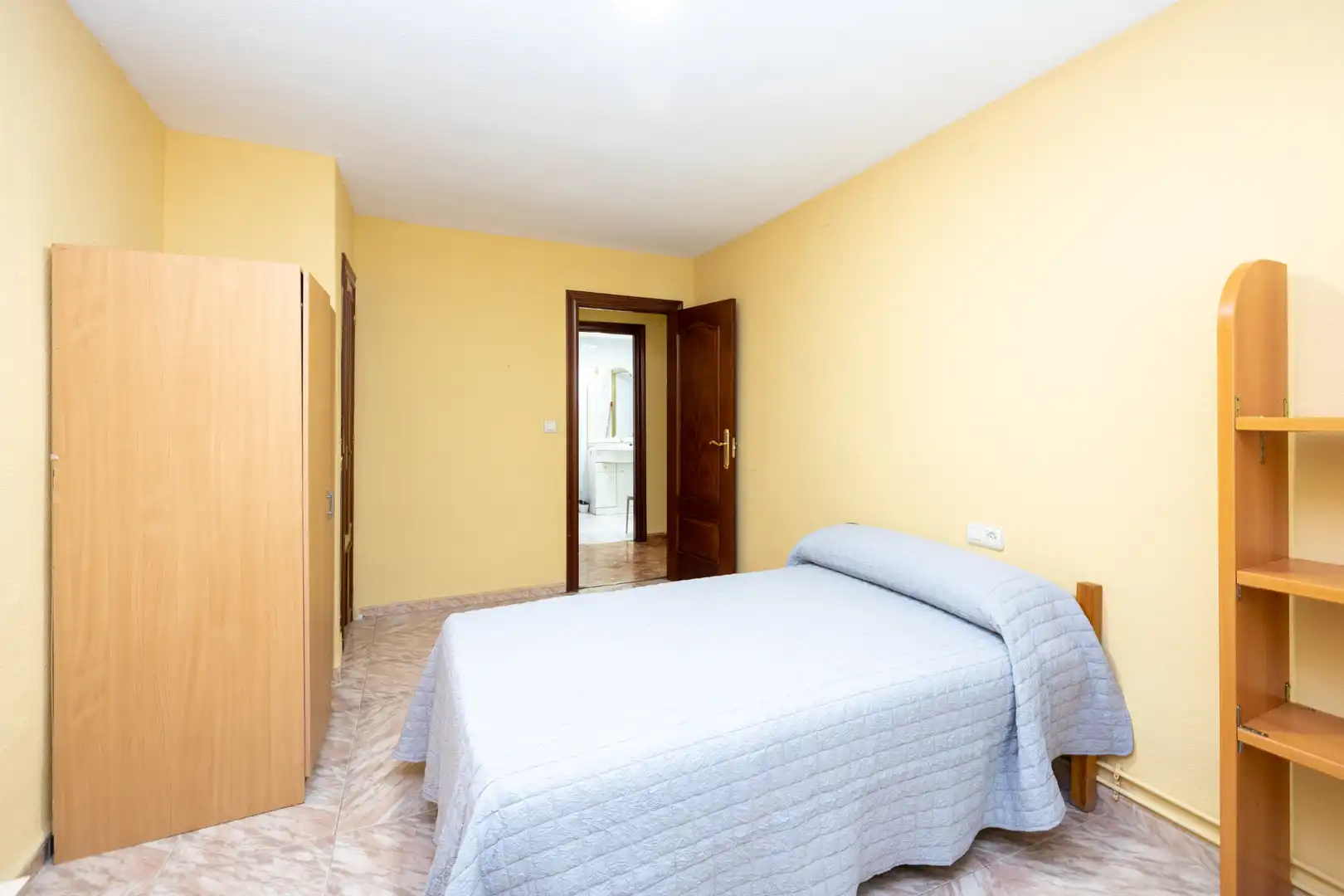 Habitación de Piso de alquiler en Granada con Calefacción, Amueblado y Lavadora