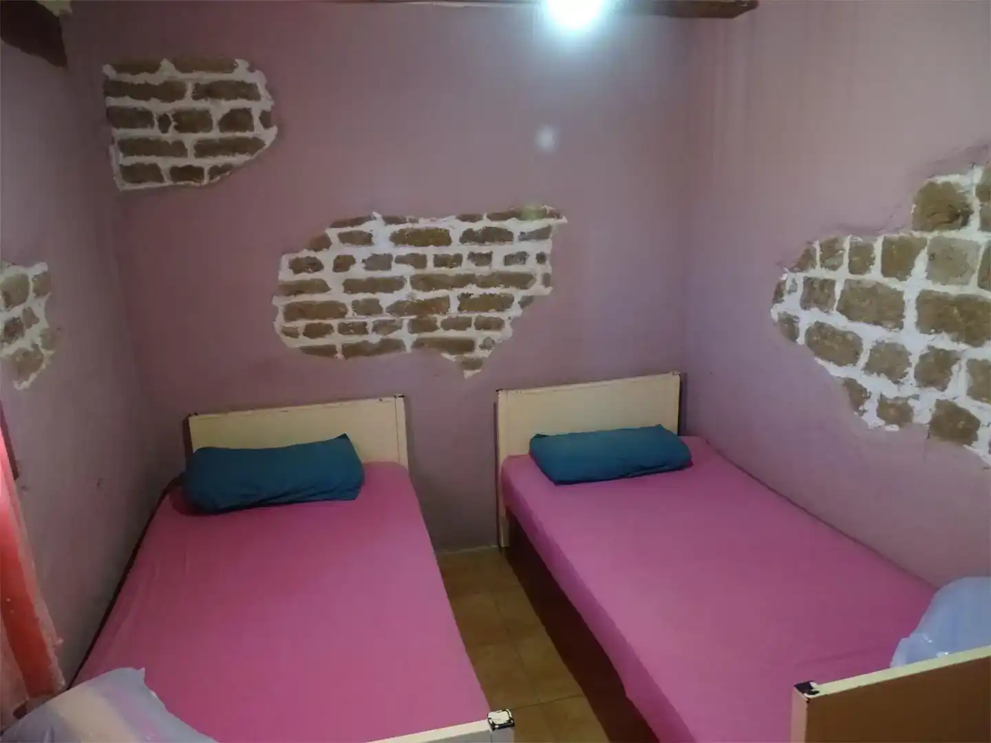 Dormitori de Casa adosada en venda en Grañón amb Jardí privat, Traster i Moblat
