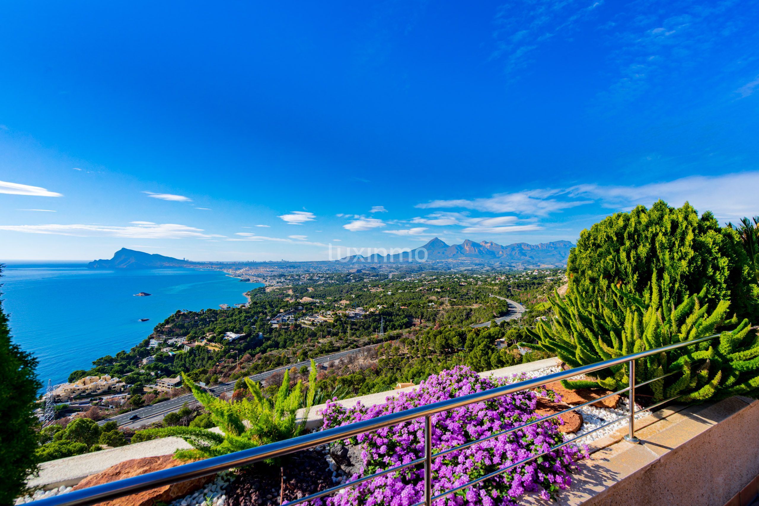 Vista exterior de Àtic en venda en Altea amb Aire condicionat, Jardí privat i Terrassa