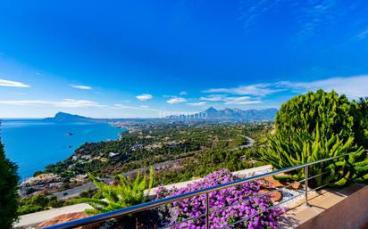 Vista exterior de Àtic en venda en Altea amb Aire condicionat, Jardí privat i Terrassa