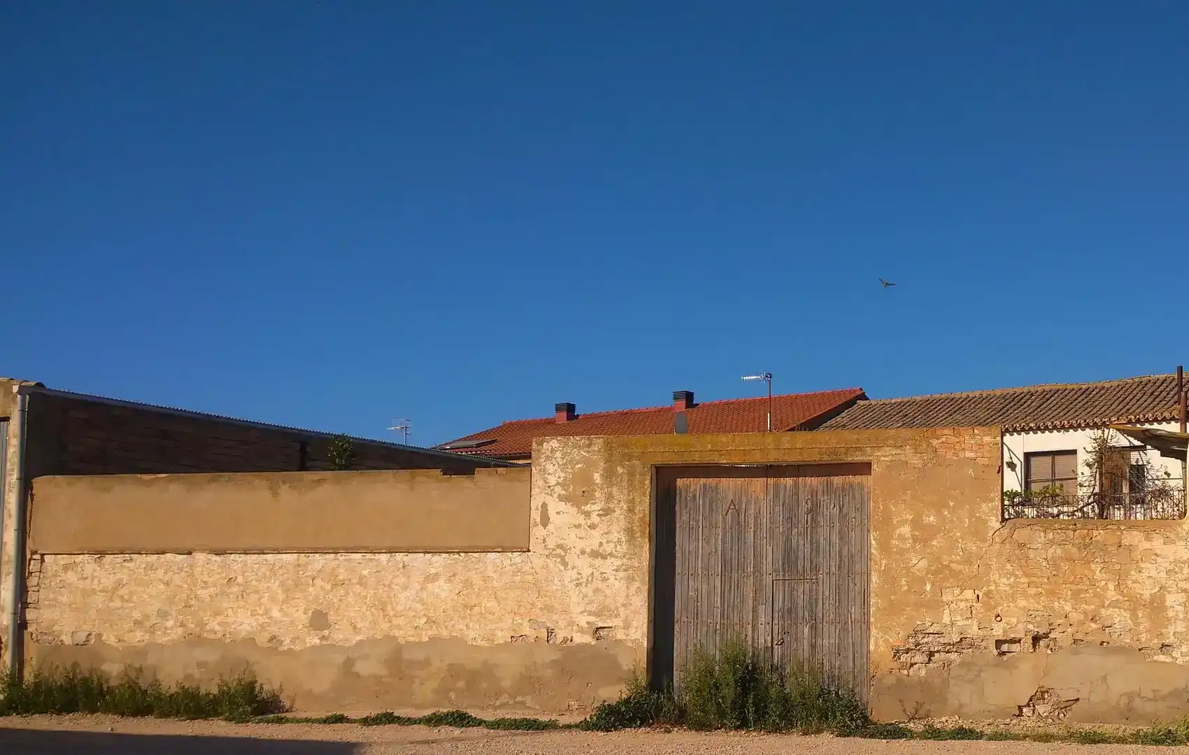 Vista exterior de Casa adosada en venda en Cabanillas amb Balcó