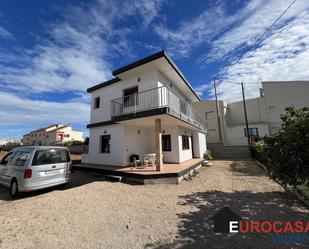 Vista exterior de Casa o xalet en venda en Vinaròs amb Aire condicionat, Calefacció i Jardí privat