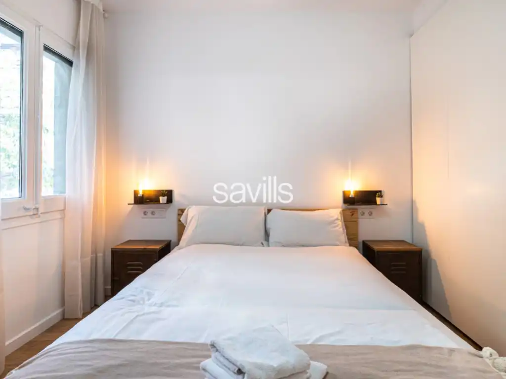 Dormitori de Apartament en venda en Barcelona amb Aire condicionat, Moblat i Forn