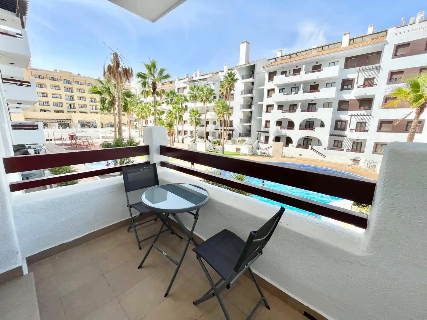 Terrassa de Apartament de lloguer en Los Alcázares amb Aire condicionat, Piscina i Moblat