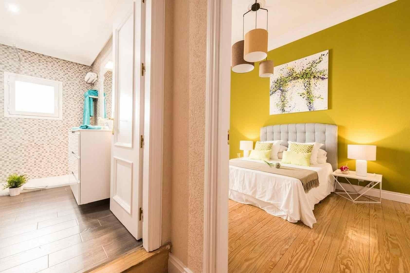 Dormitori de Apartament de lloguer en Salou amb Aire condicionat i Balcó