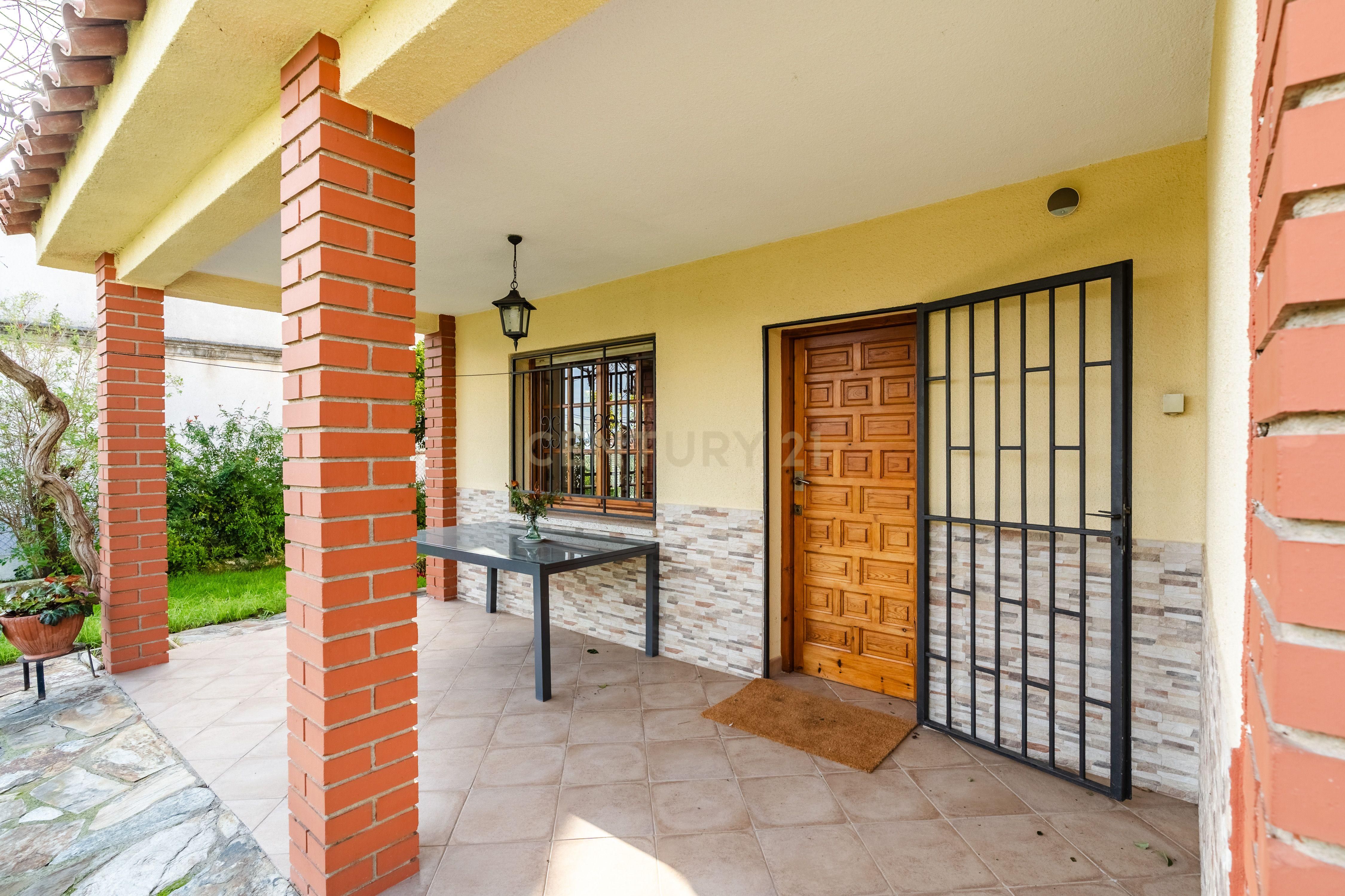 Casa o xalet en venda en Santa Oliva amb Jardí privat, Traster i Alarma