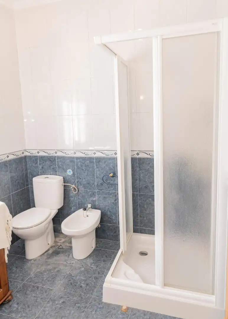Bathroom of Houses for sale in Cuevas Bajas  with Air Conditioner, Terrace and Storage room