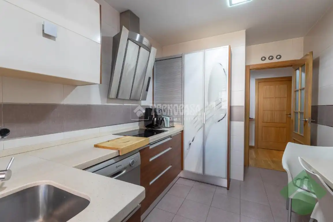 Cocina de Piso en venta en Granada con Aire acondicionado, Calefacción y Piscina comunitaria