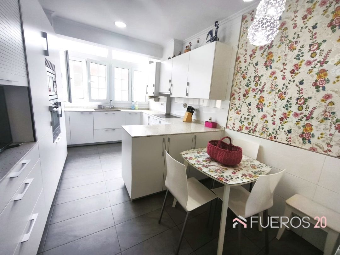 Kitchen of Flat for sale in Barakaldo   with Air Conditioner, Heating and Terrace