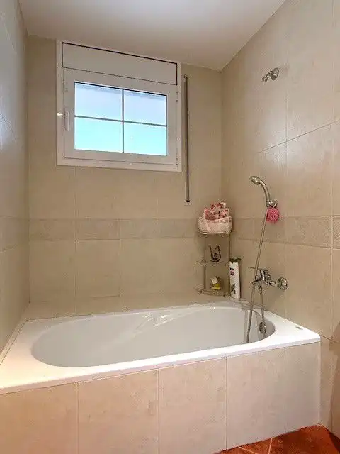 Baño de Casa o chalet en venta en Sant Boi de Llobregat con Aire acondicionado, Calefacción y Jardín privado