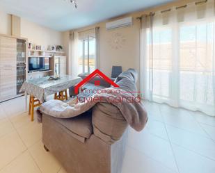 Living room of Flat for sale in Villafranca de los Barros  with Air Conditioner, Terrace and Balcony