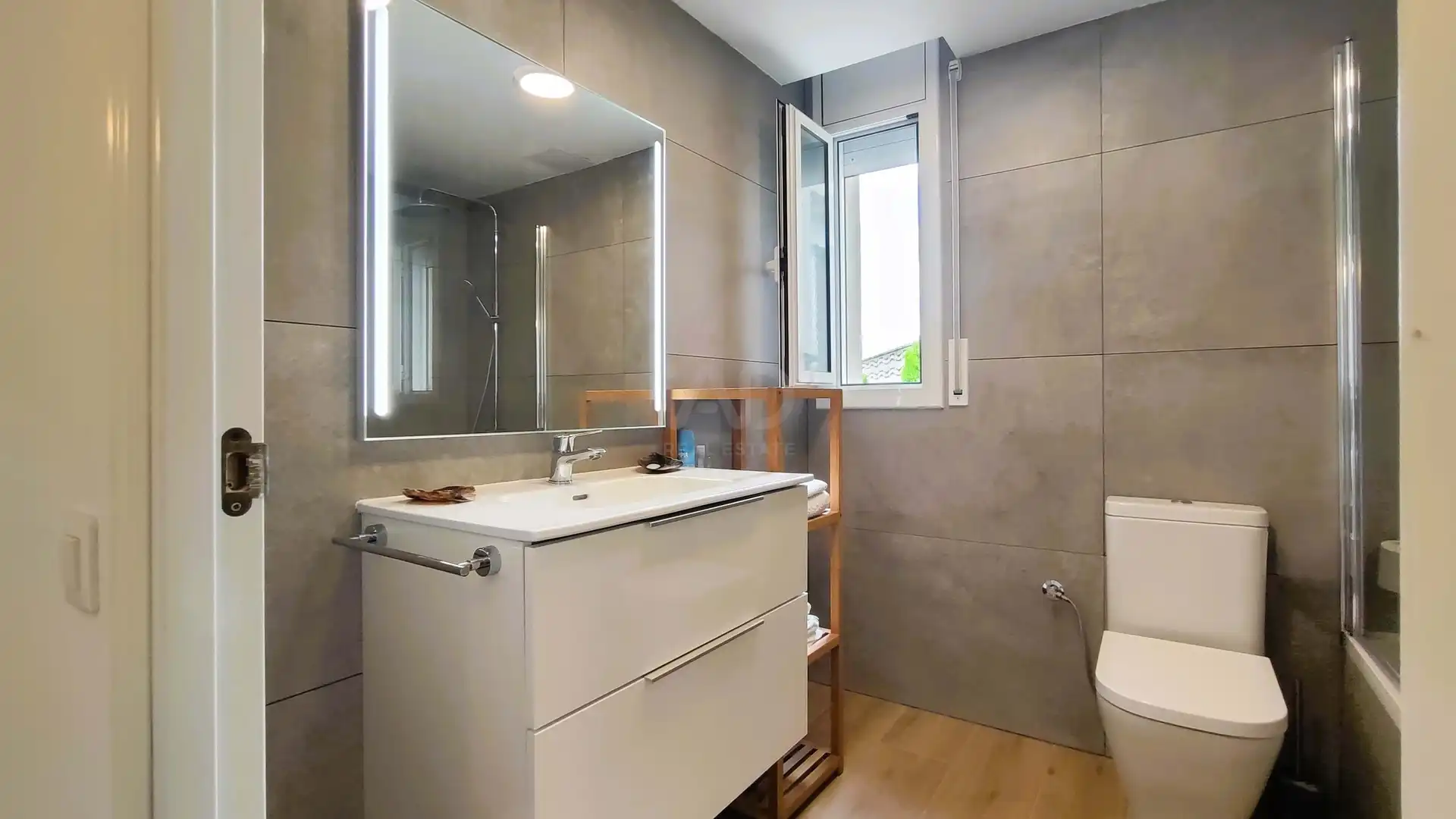 Bany de Dúplex en venda en Cubelles amb Aire condicionat, Calefacció i Terrassa