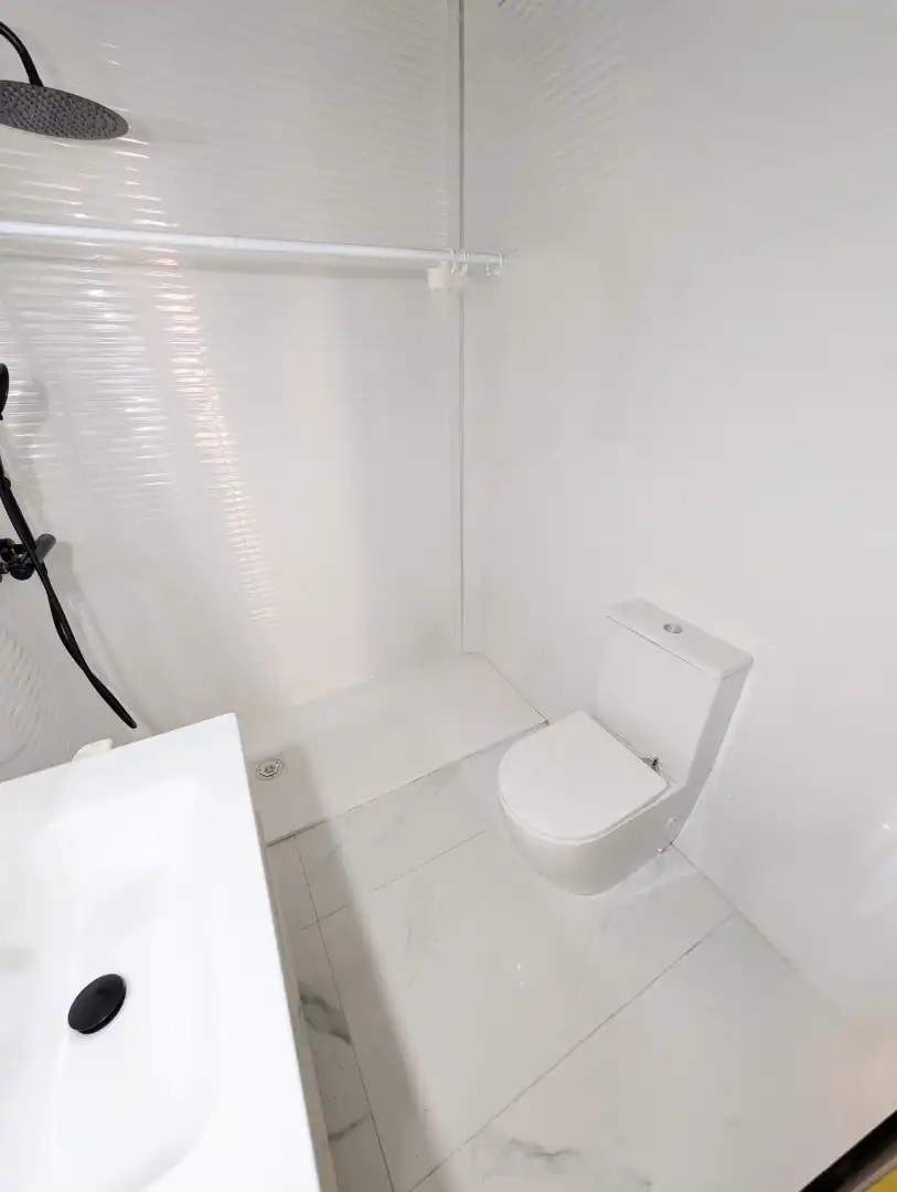 Bany de Casa o xalet en venda en Sevilla amb Aire condicionat, Terrassa i Traster