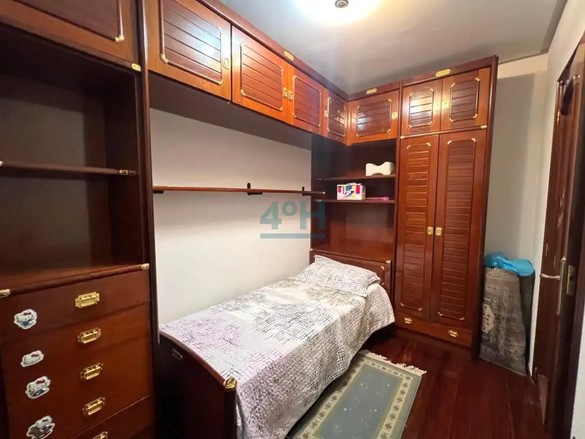 Bedroom of Flat for sale in Ourense Capital   with Heating, Parquet flooring and Storage room