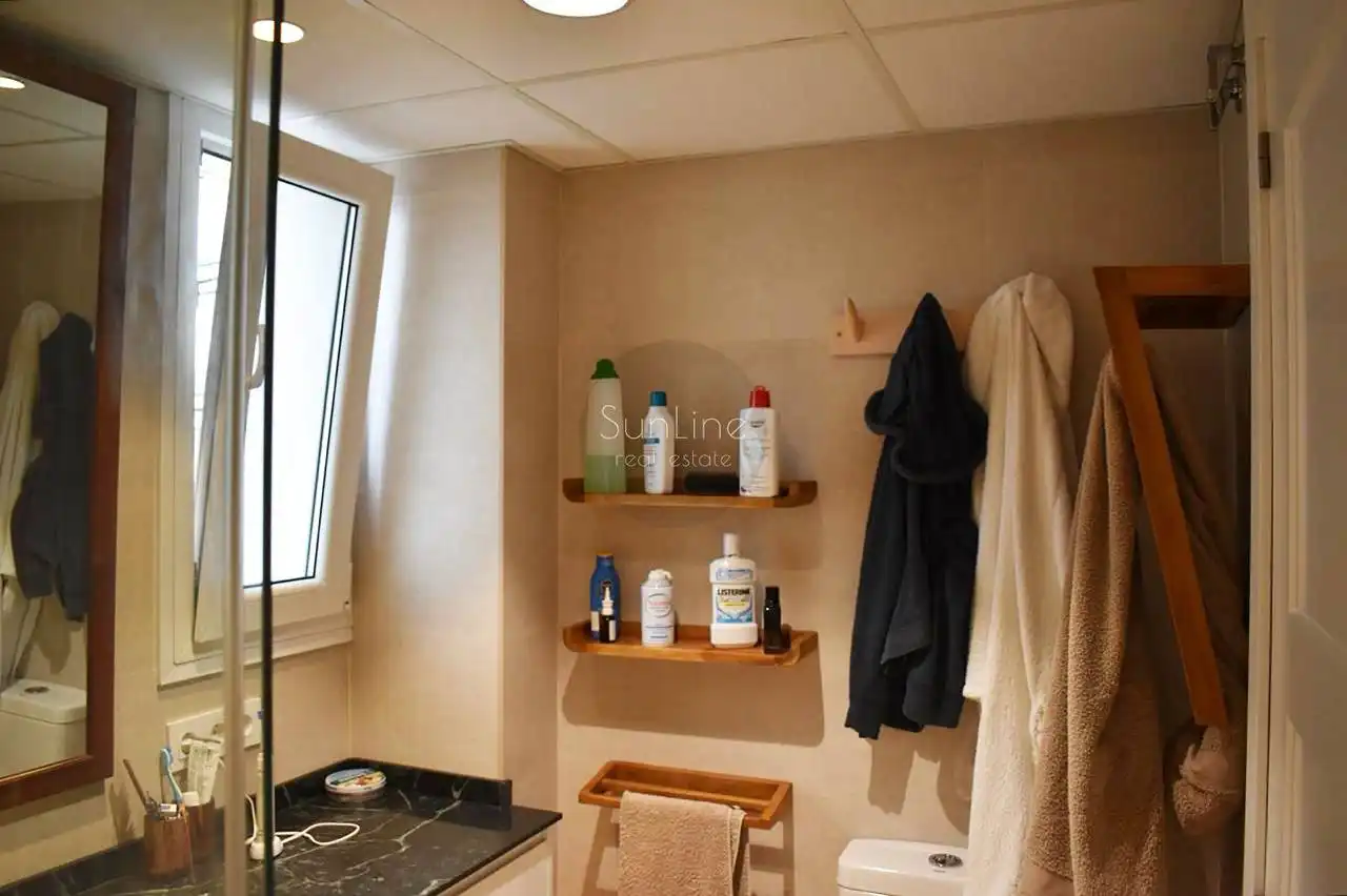 Badezimmer von Wohnung zum Verkauf in Gandia mit Klimaanlage, Terrasse und Möbliert