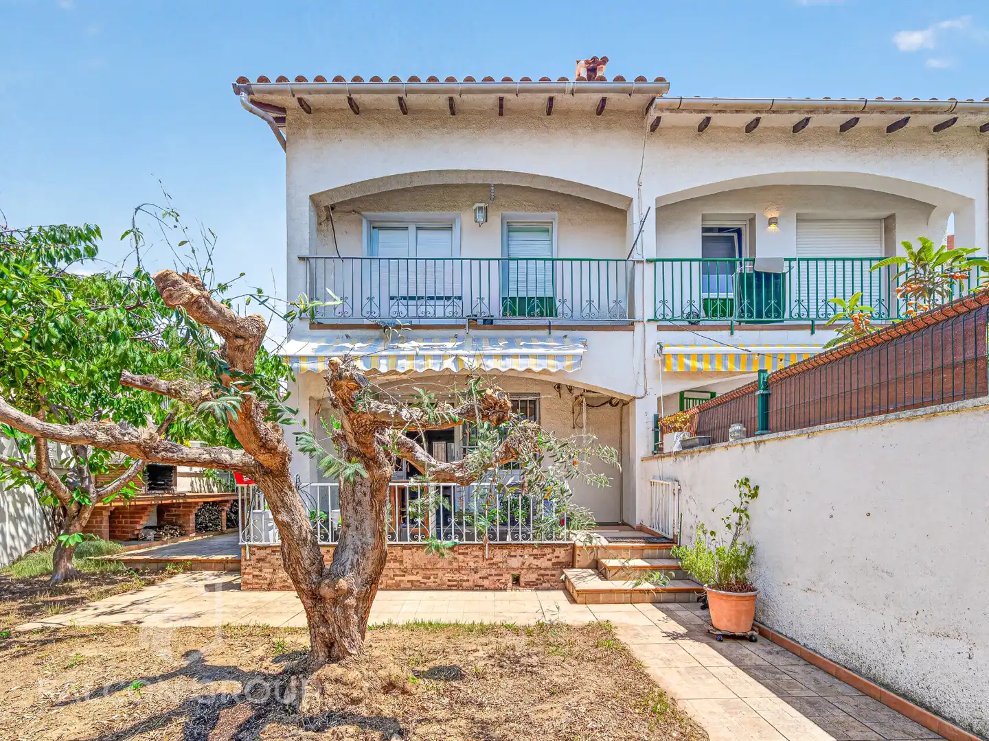 Vista exterior de Casa o xalet en venda en Calafell amb Aire condicionat, Calefacció i Jardí privat