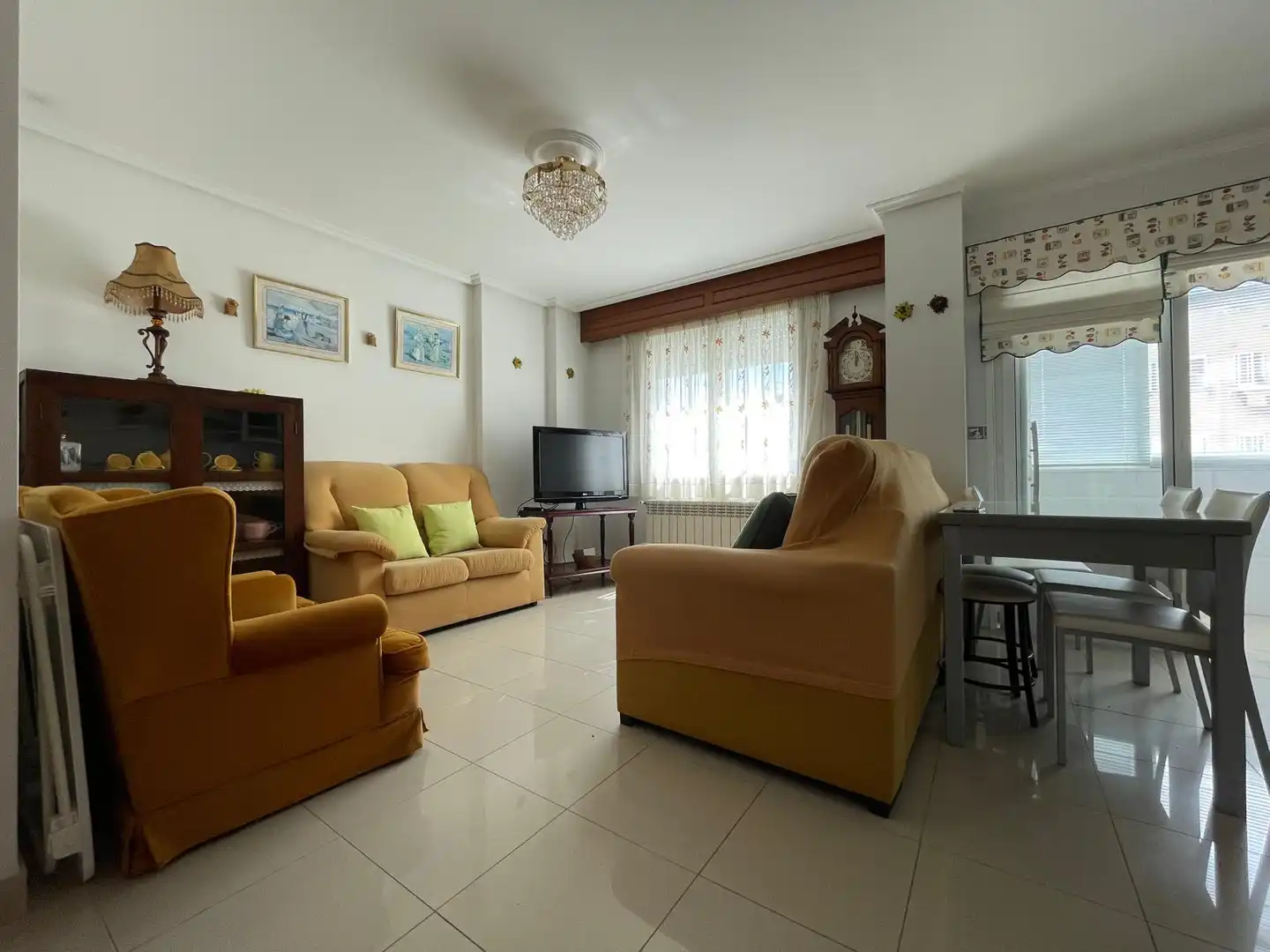 Sala de estar de Apartamento de alquiler en Ferrol con Calefacción, Parquet y Amueblado