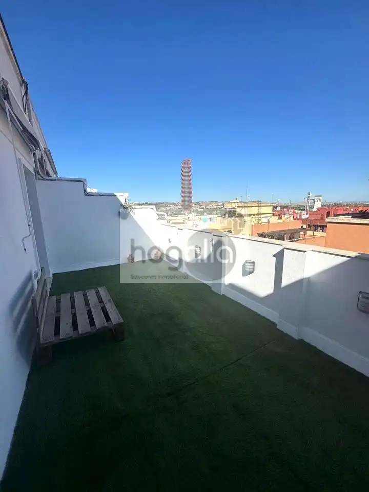 Terrasse von Dachboden zur Miete in Sevilla mit Klimaanlage und Terrasse