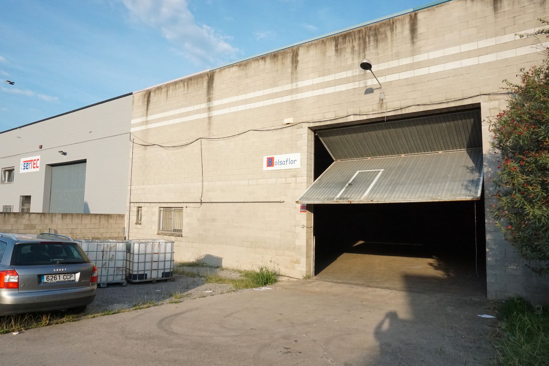Vista exterior de Nau industrial de lloguer en Riudellots de la Selva