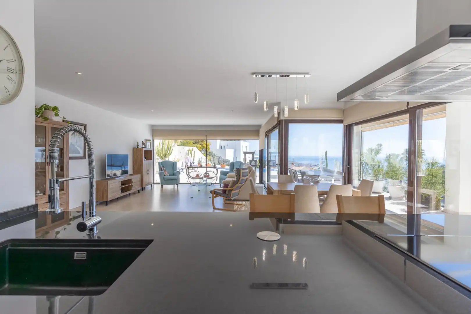 Sala d'estar de Casa o xalet en venda en Salobreña amb Aire condicionat, Jardí privat i Piscina