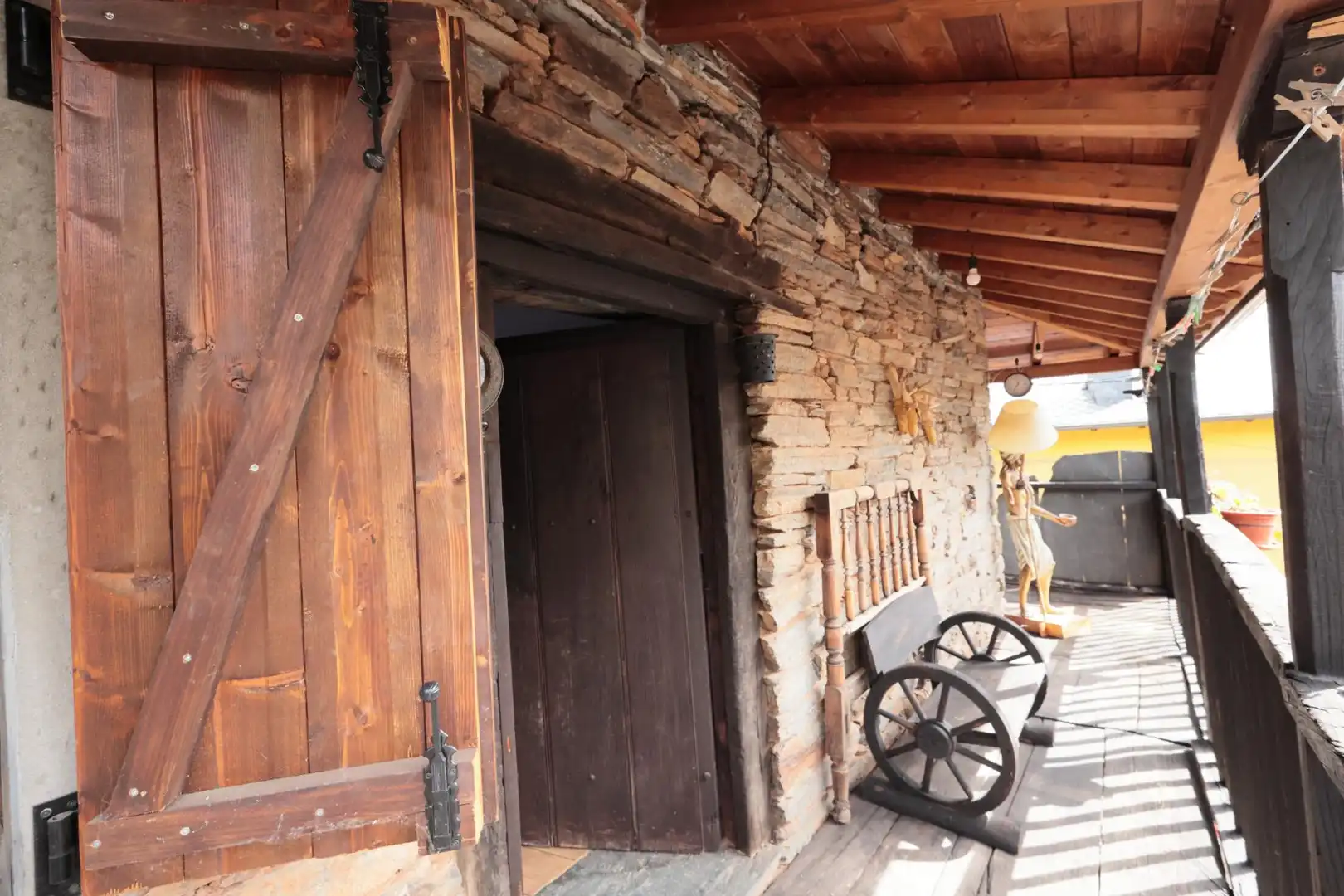 Casa rústica amb terrassa en venda a Villafranca del Bierzo