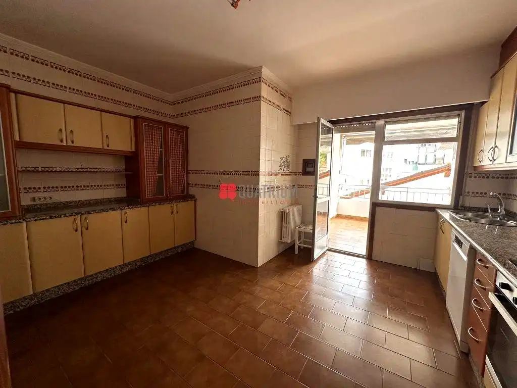 Cocina de Piso en venta en Ourense Capital  con Calefacción, Terraza y Trastero