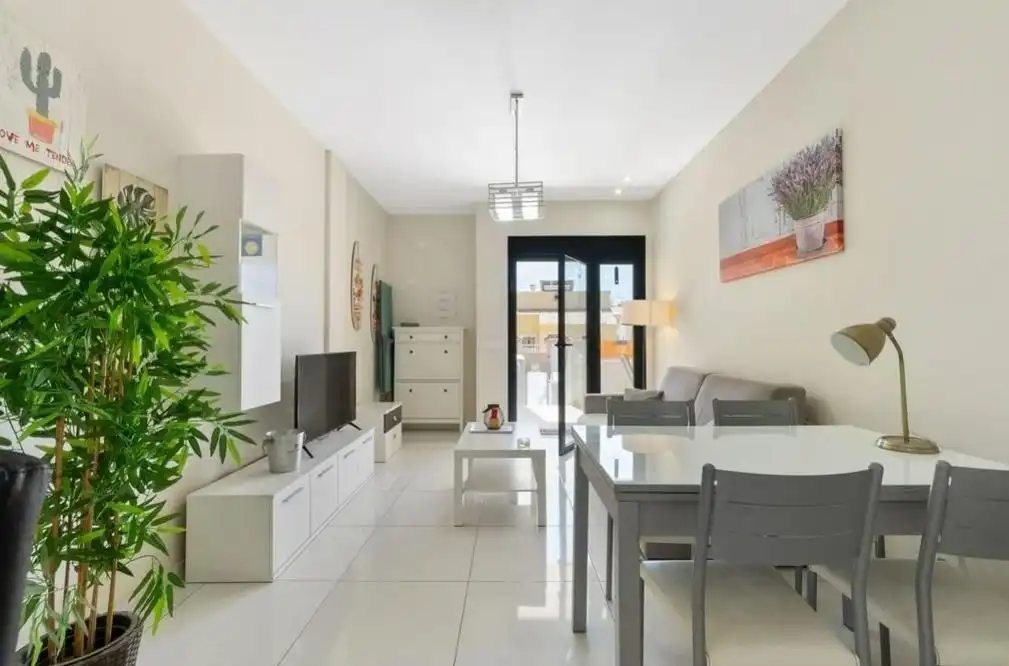 Apartment mit Terrasse zum Verkauf in Calle LAGO BAÑOLAS 2, imagen 2